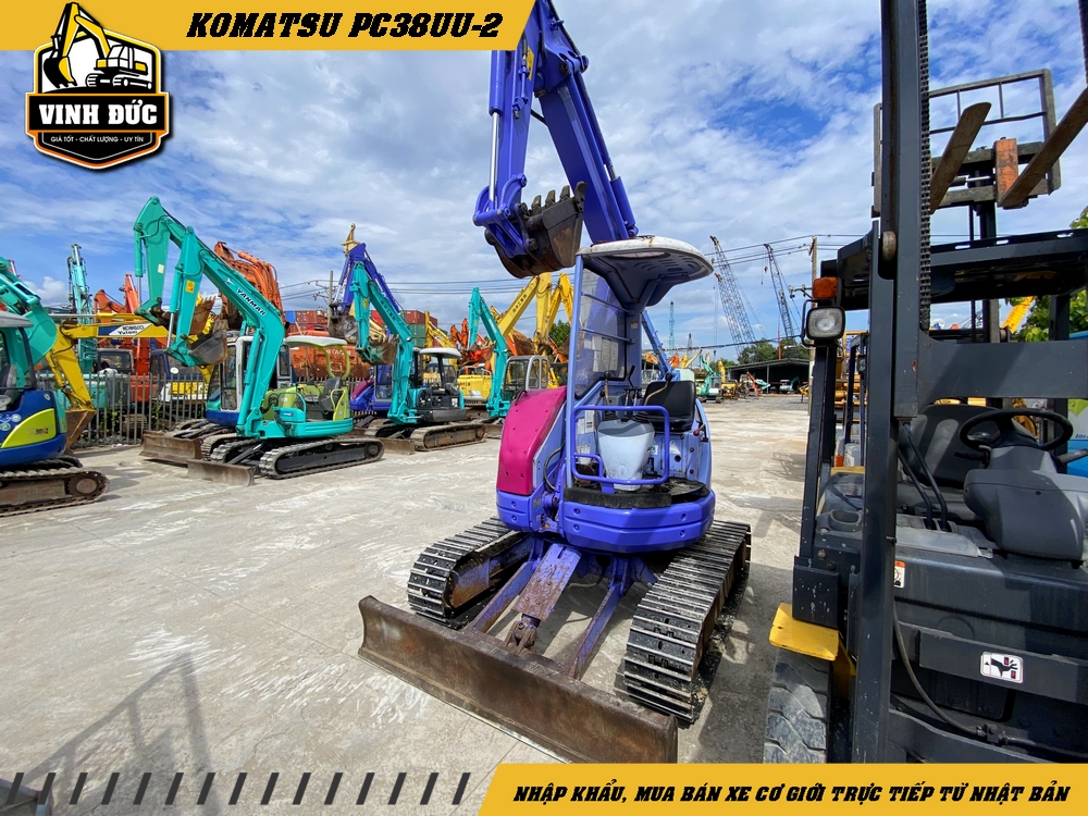 KOMATSU PC38UU-2 (11)