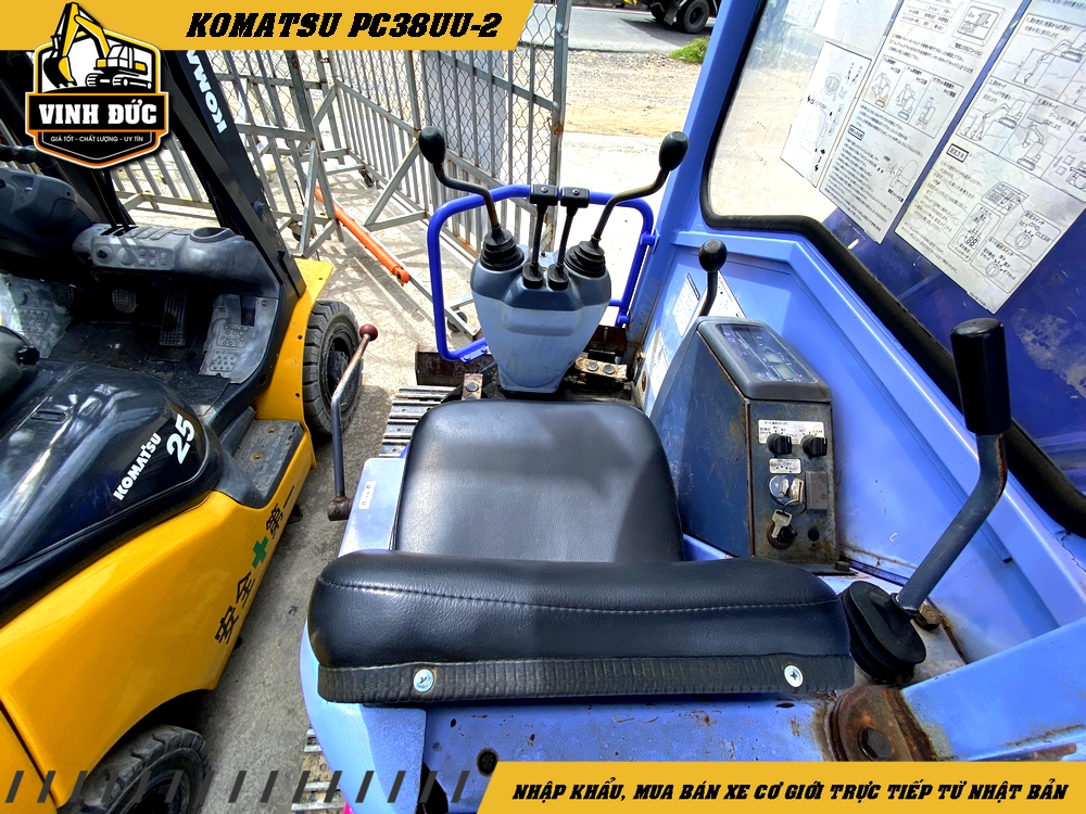 KOMATSU PC38UU-2 (14)