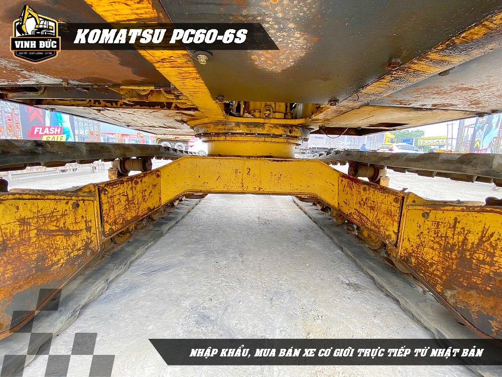 KOMATSU PC60-6 (07)