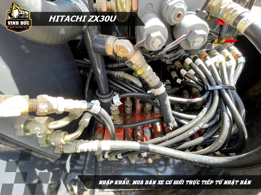 HITACHI ZX30U (12)