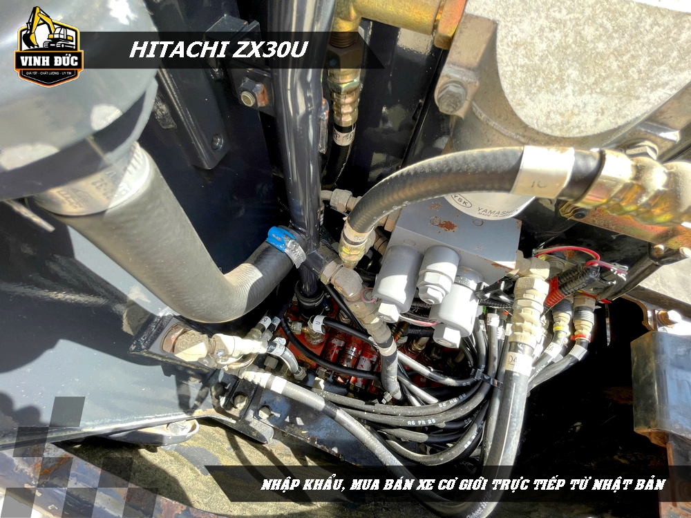 HITACHI ZX30U (15)